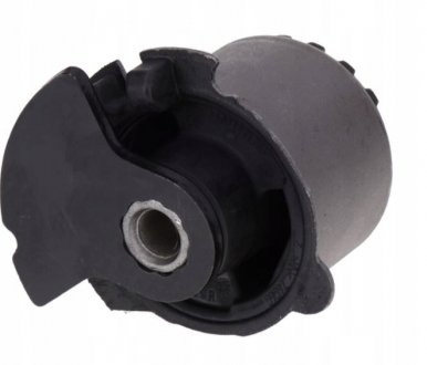 Подушка підрамника заднього, передня права MARKET (OEM) 4895390AD